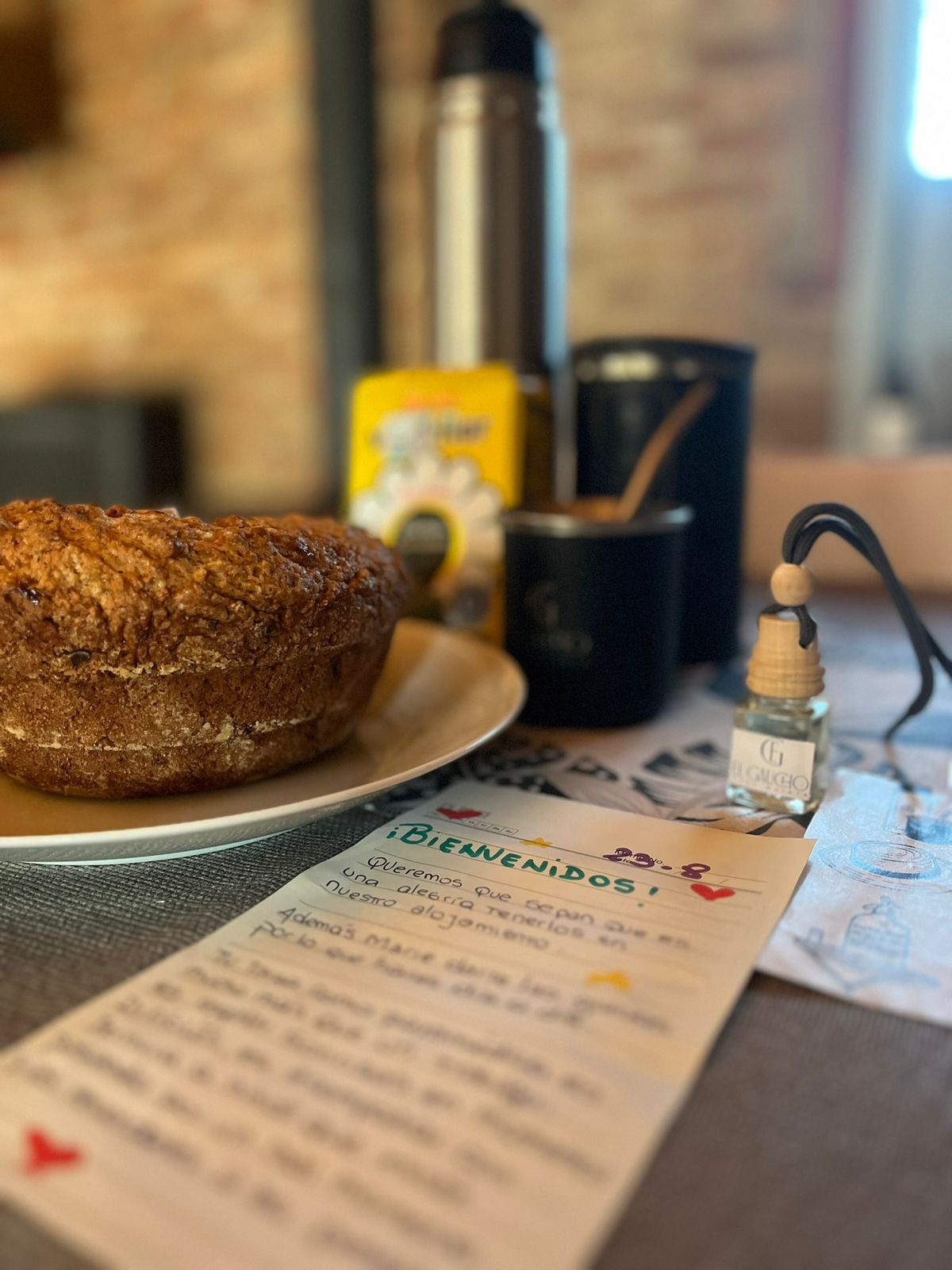 Kit de bienvenida con mate y torta casera