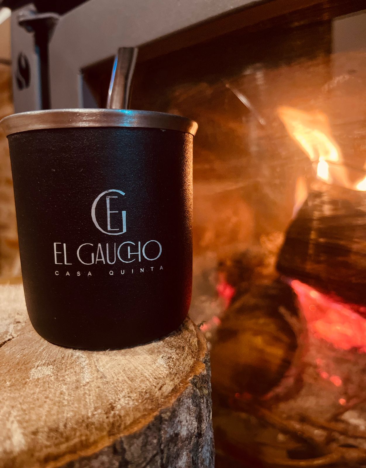 Mate El Gaucho junto al fuego de la salamandra